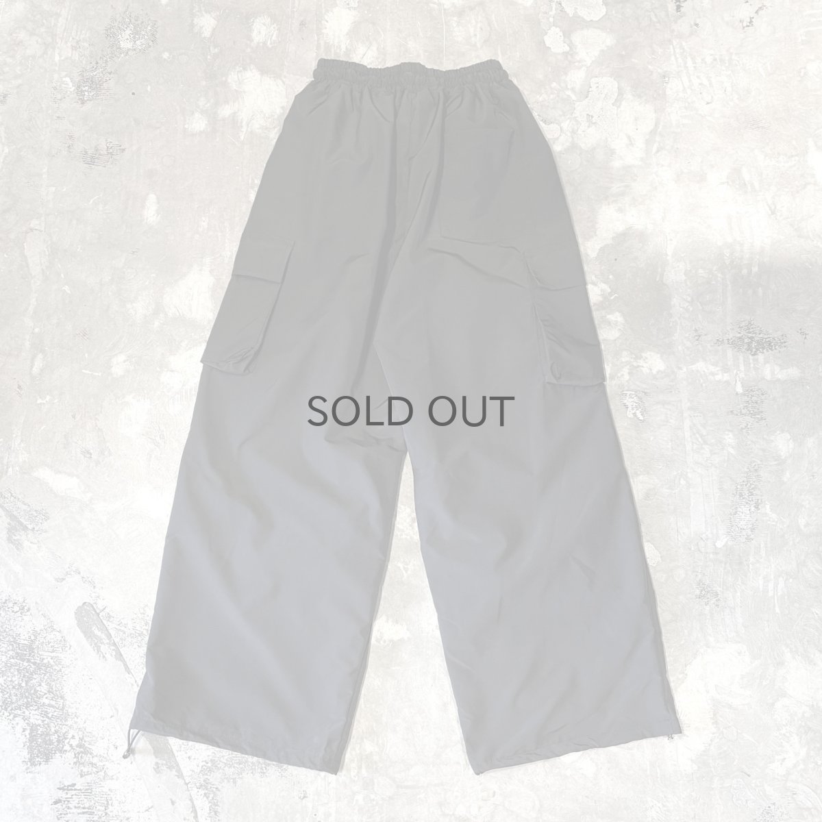 画像2: 【WONDERGROUND】KNEE TUCK WIDE SILHOUETTE CADGO PANTS / BLACK / OS (2)