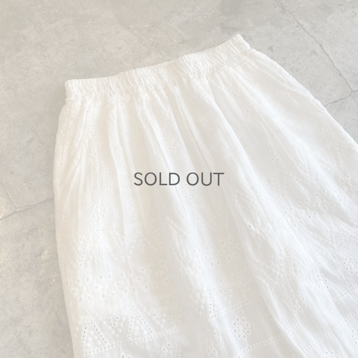 画像3: WHITE COLOR PUNCHING LACE HEM DESIGN PANTS / FREE (3)