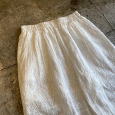 画像3: WHITE COLOR PUNCHING LACE HEM DESIGN PANTS / FREE (3)