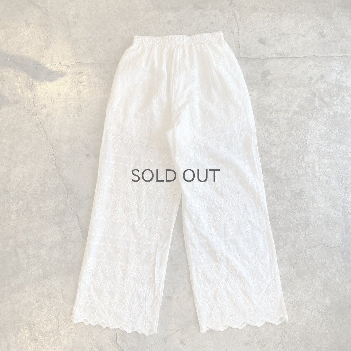 画像2: WHITE COLOR PUNCHING LACE HEM DESIGN PANTS / FREE (2)