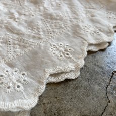 画像11: WHITE COLOR PUNCHING LACE HEM DESIGN PANTS / FREE (11)