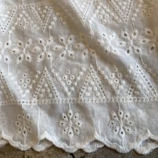 画像5: WHITE COLOR PUNCHING LACE HEM DESIGN PANTS / FREE (5)