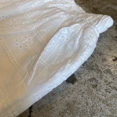 画像7: WHITE COLOR PUNCHING LACE HEM DESIGN PANTS / FREE (7)