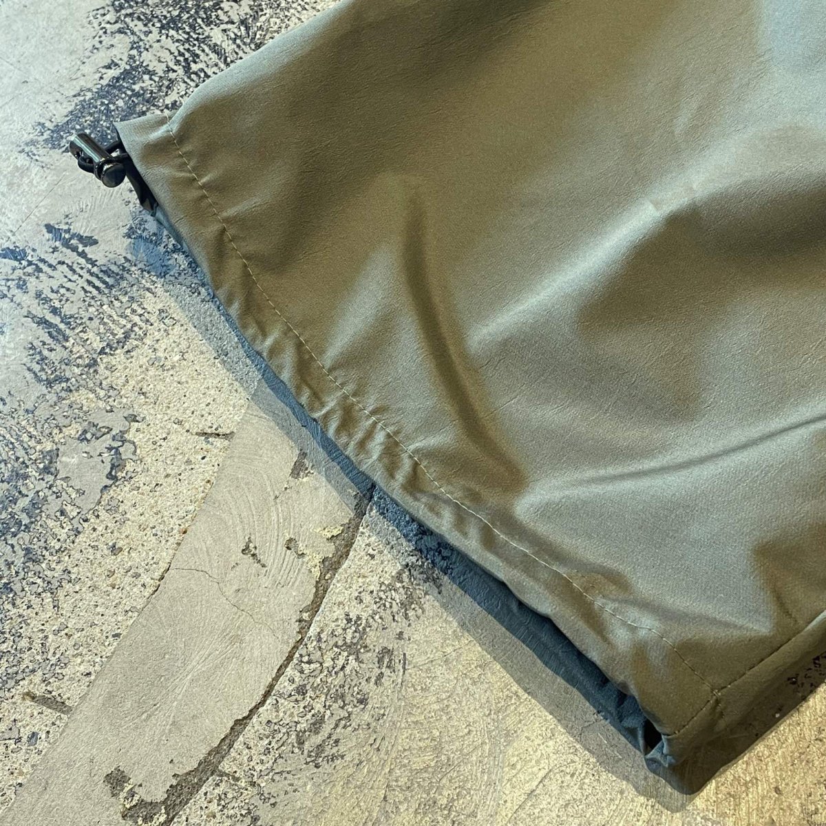 画像8: 【WONDERGROUND】KNEE TUCK WIDE SILHOUETTE CADGO PANTS / GREEN / OS (8)