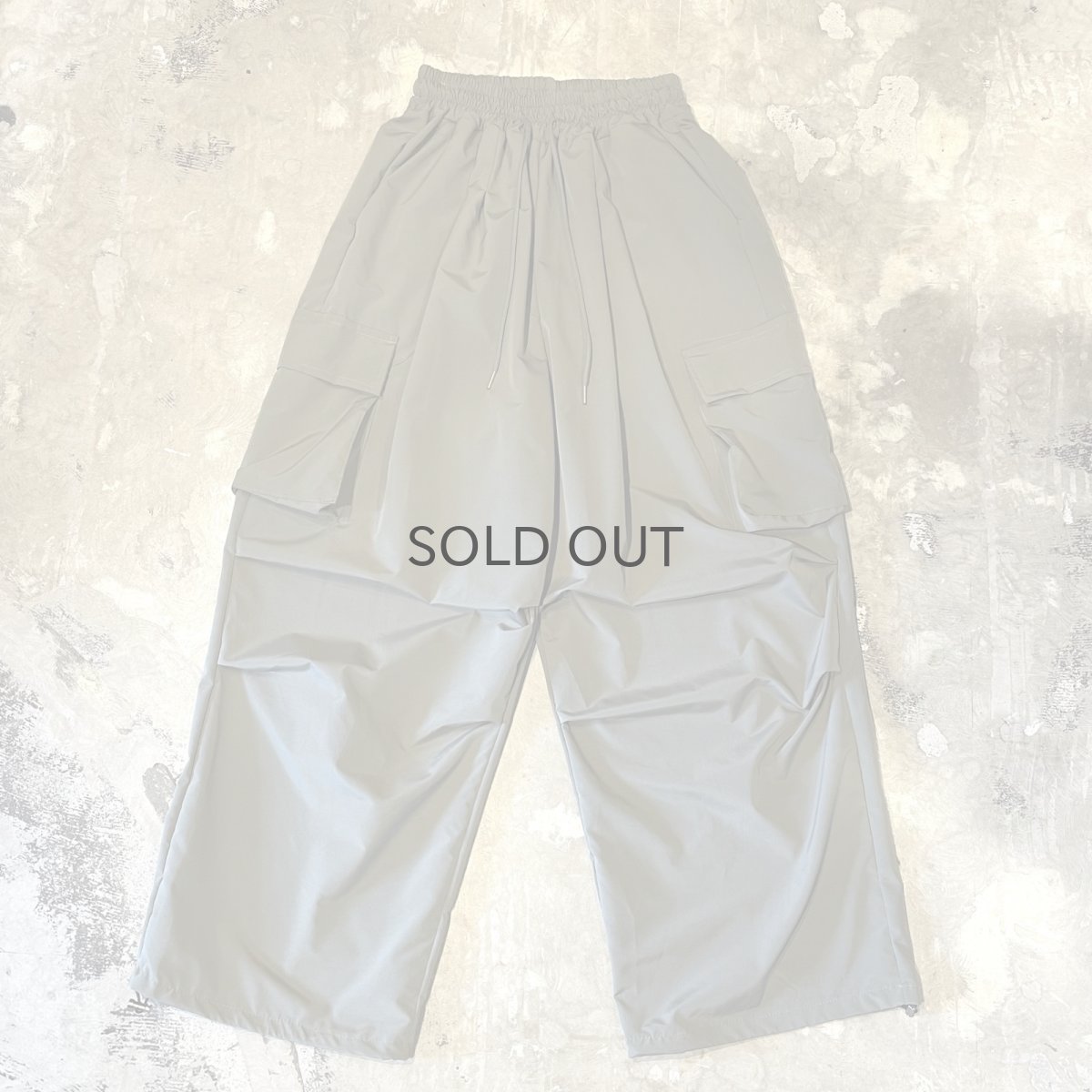 画像1: 【WONDERGROUND】KNEE TUCK WIDE SILHOUETTE CADGO PANTS / GREEN / OS (1)