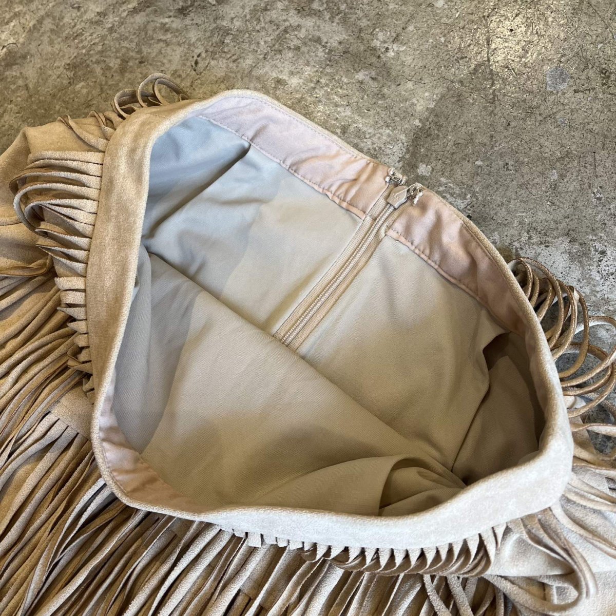 画像8: FAUX SUEDE TIERED DESIGN FRINGE SKIRT / W26 (8)