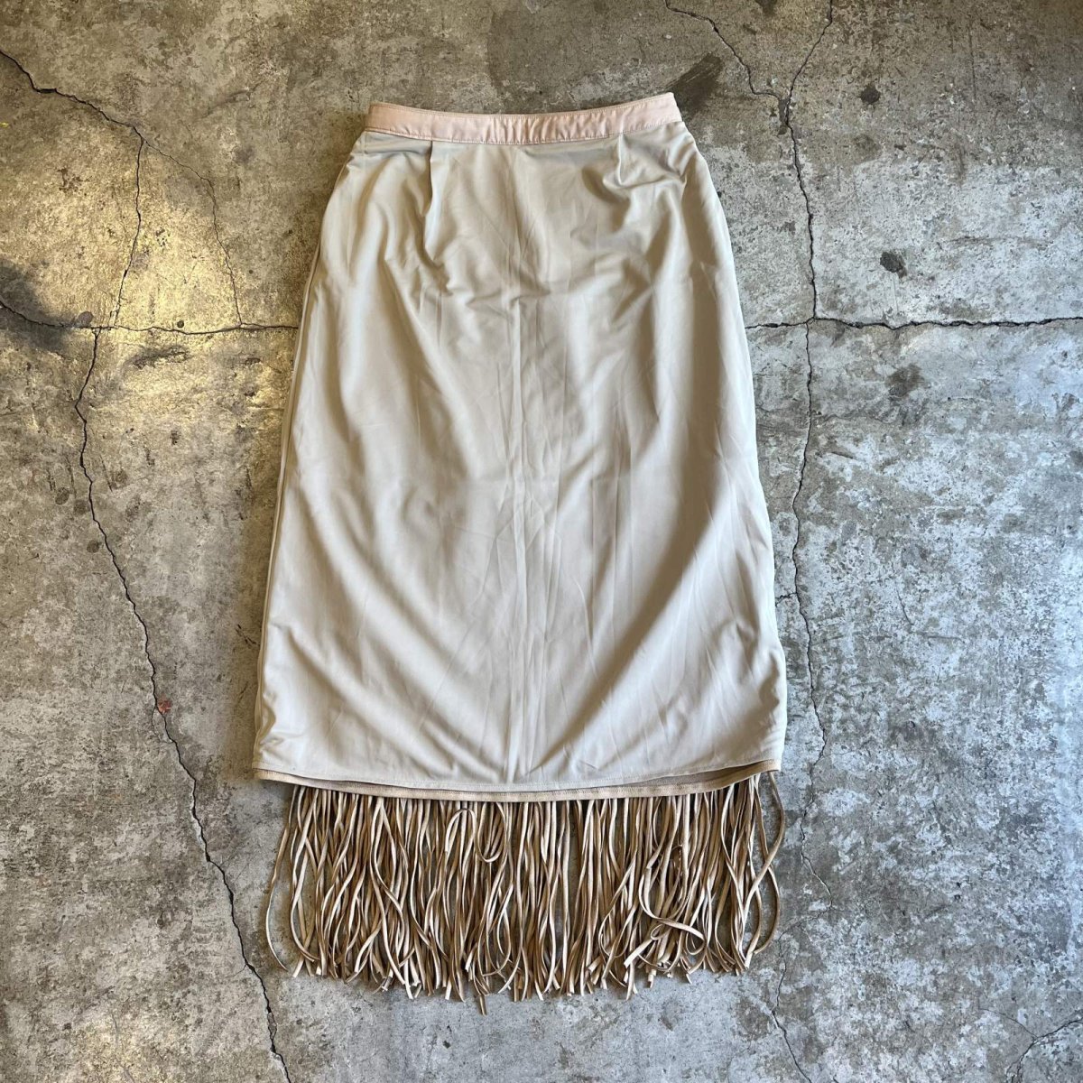 画像3: FAUX SUEDE TIERED DESIGN FRINGE SKIRT / W26 (3)