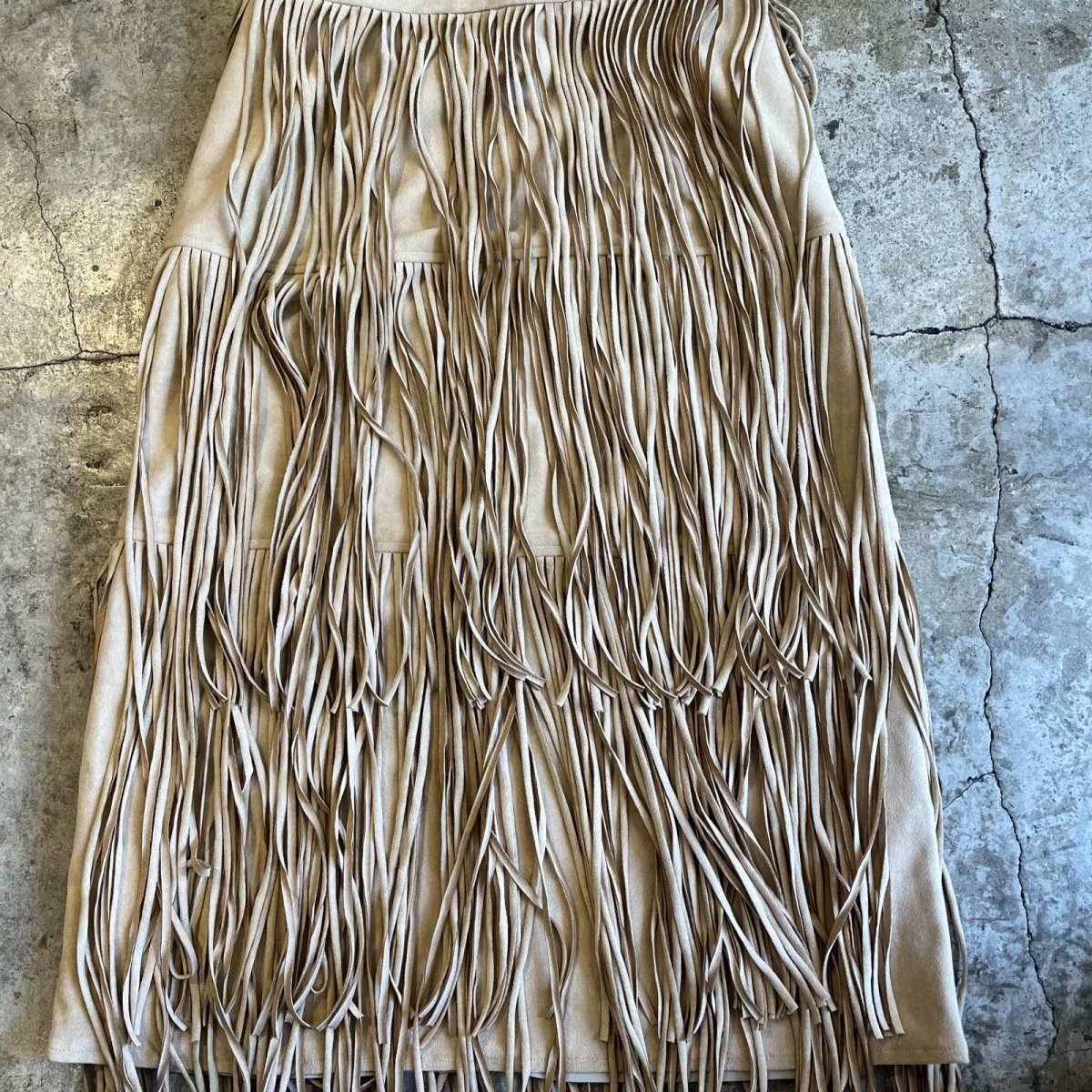 画像9: FAUX SUEDE TIERED DESIGN FRINGE SKIRT / W26 (9)