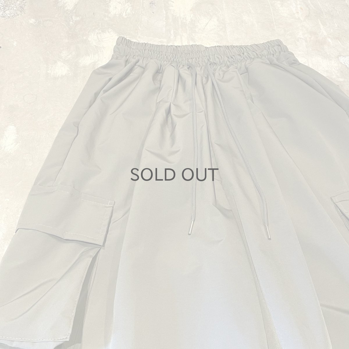 画像3: 【WONDERGROUND】KNEE TUCK WIDE SILHOUETTE CADGO PANTS / GREEN / OS (3)