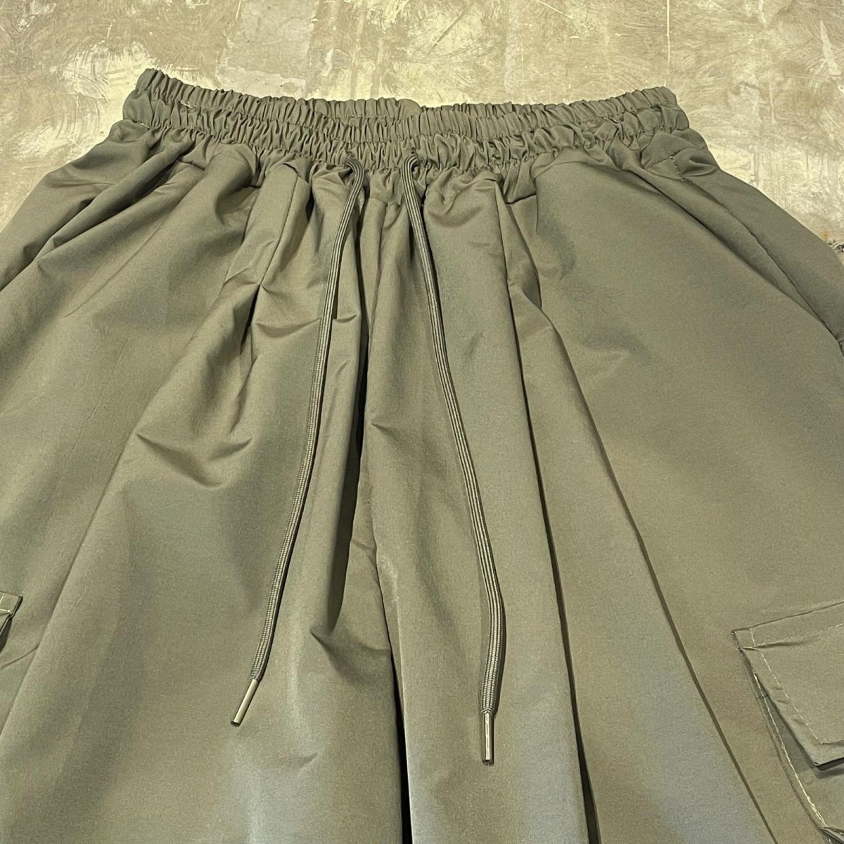 画像9: 【WONDERGROUND】KNEE TUCK WIDE SILHOUETTE CADGO PANTS / GREEN / OS (9)