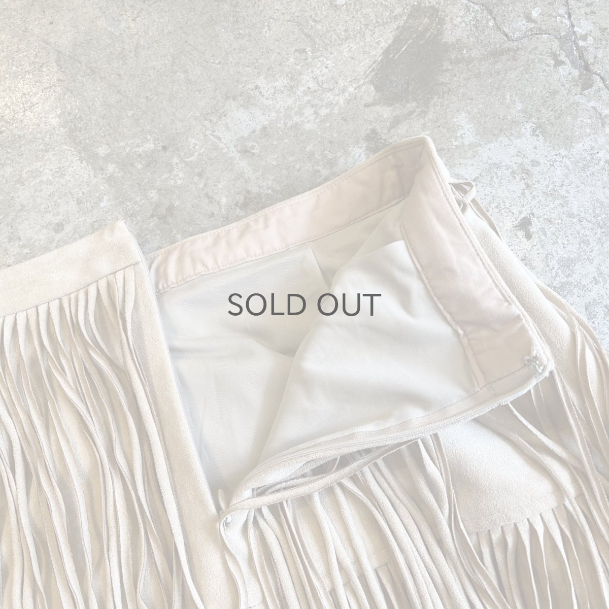 画像10: FAUX SUEDE TIERED DESIGN FRINGE SKIRT / W26 (10)