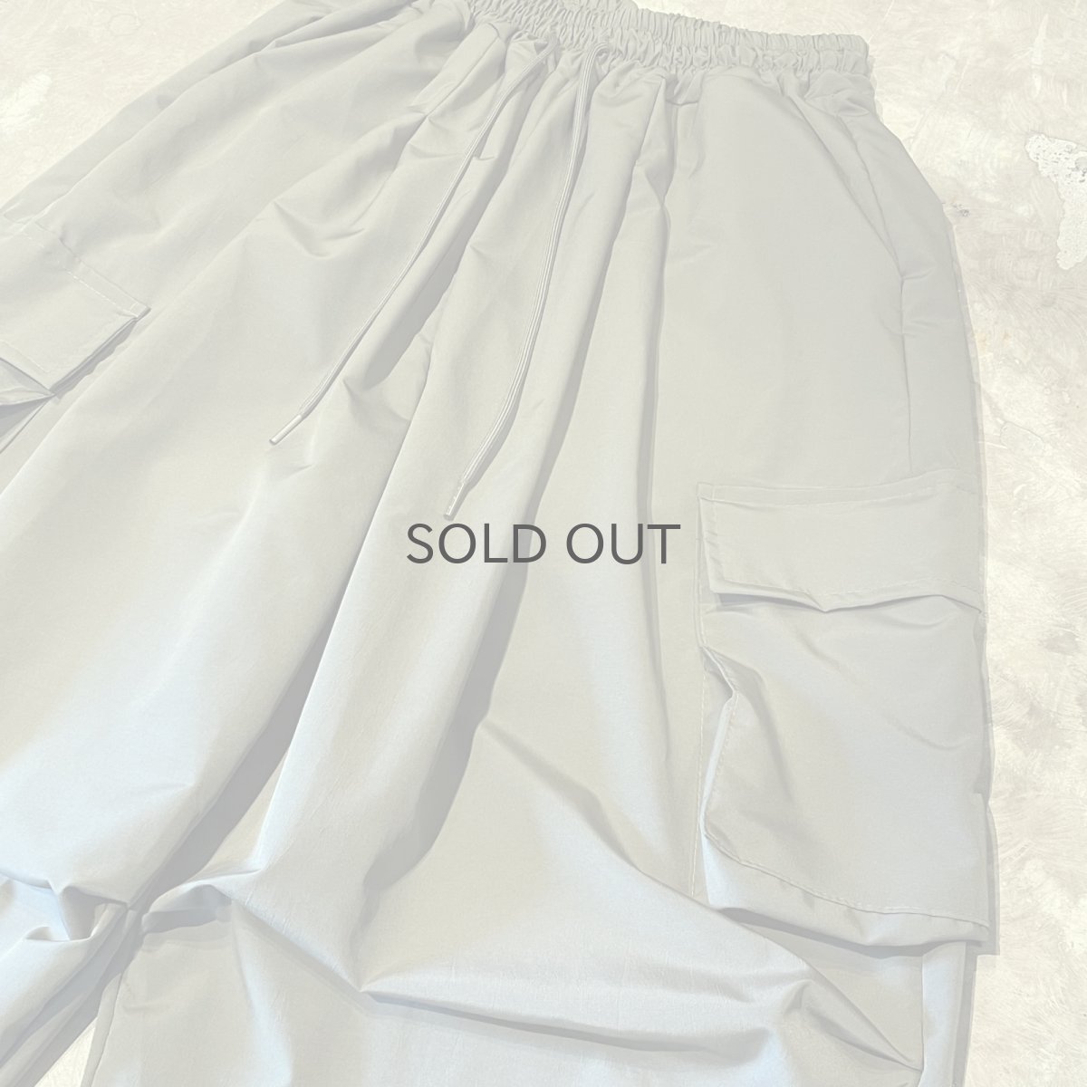 画像4: 【WONDERGROUND】KNEE TUCK WIDE SILHOUETTE CADGO PANTS / GREEN / OS (4)