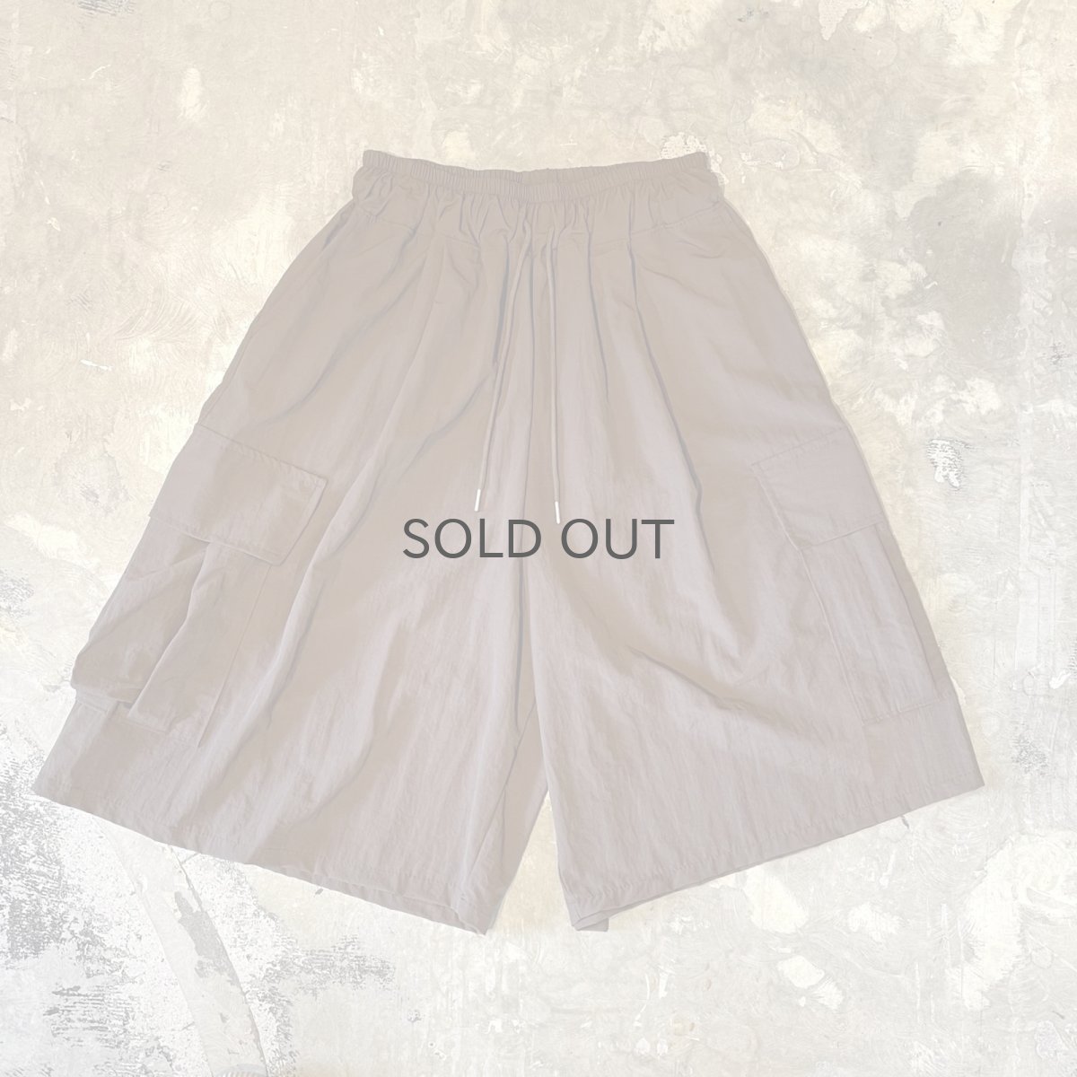 画像1: 【WONDERGROUND】WIDE SILHOUETTE CARGO STYLE SHORTS / BROWN / OS (1)