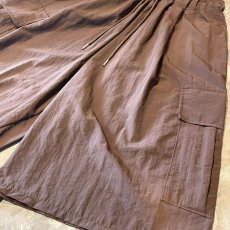 画像6: 【WONDERGROUND】WIDE SILHOUETTE CARGO STYLE SHORTS / BROWN / OS (6)