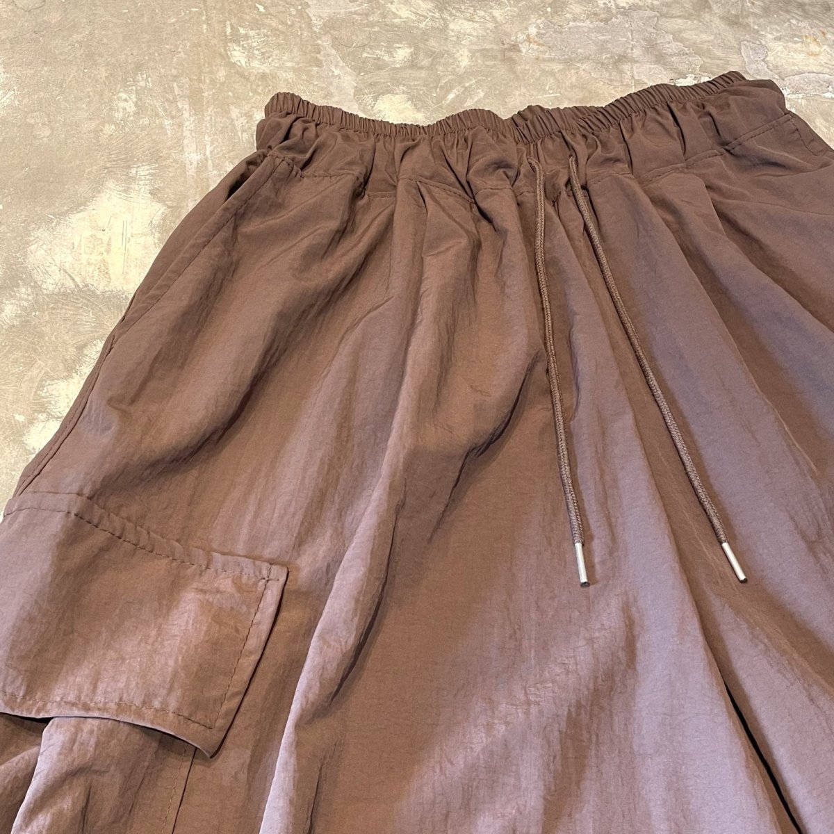 画像3: 【WONDERGROUND】WIDE SILHOUETTE CARGO STYLE SHORTS / BROWN / OS (3)
