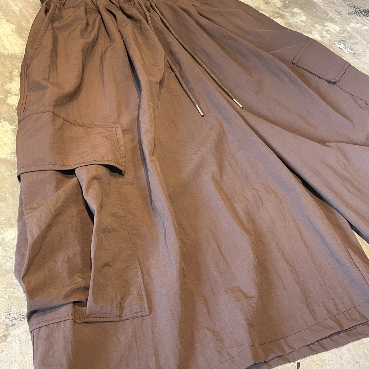画像5: 【WONDERGROUND】WIDE SILHOUETTE CARGO STYLE SHORTS / BROWN / OS (5)