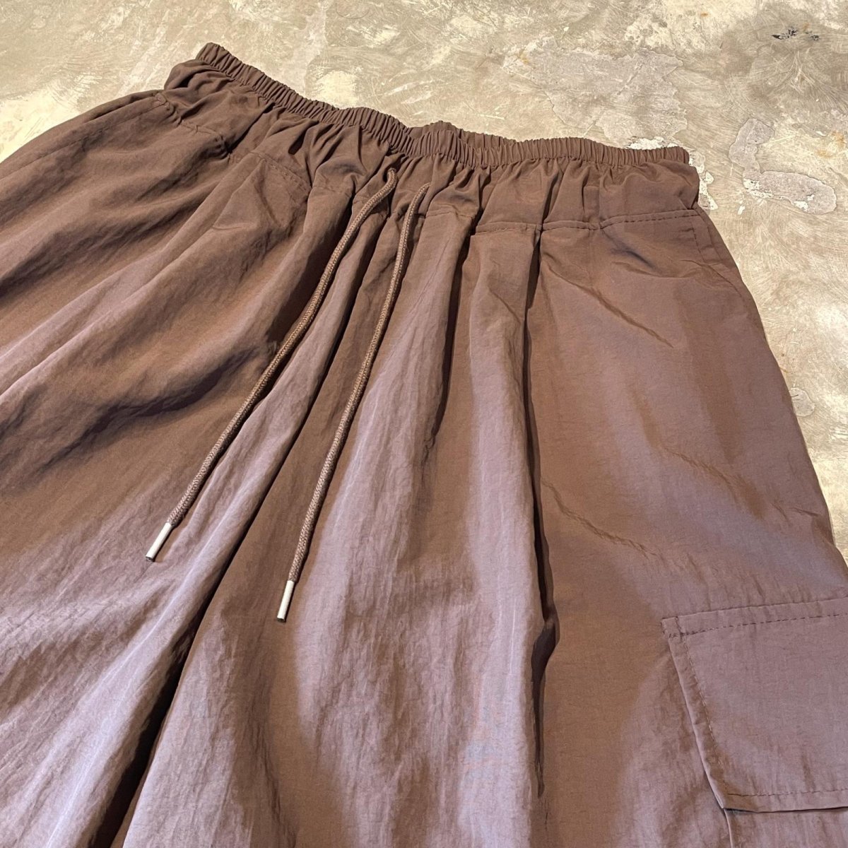 画像4: 【WONDERGROUND】WIDE SILHOUETTE CARGO STYLE SHORTS / BROWN / OS (4)