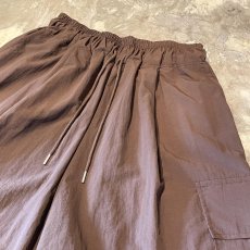画像4: 【WONDERGROUND】WIDE SILHOUETTE CARGO STYLE SHORTS / BROWN / OS (4)