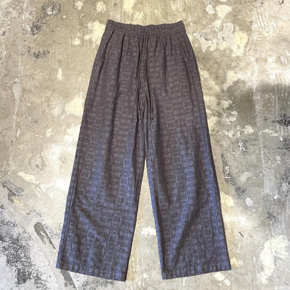 画像1: ALL OVER GEOMETRIC PATTERN WIDE SILHOUETTE PANTS / ~W32 (1)