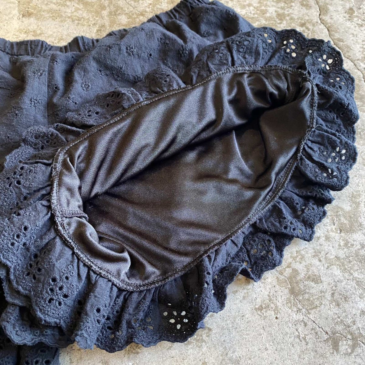 画像6: BLACK COLOR DESIGN TIERED FRILL SHORT PANTS / W24~W33 (6)