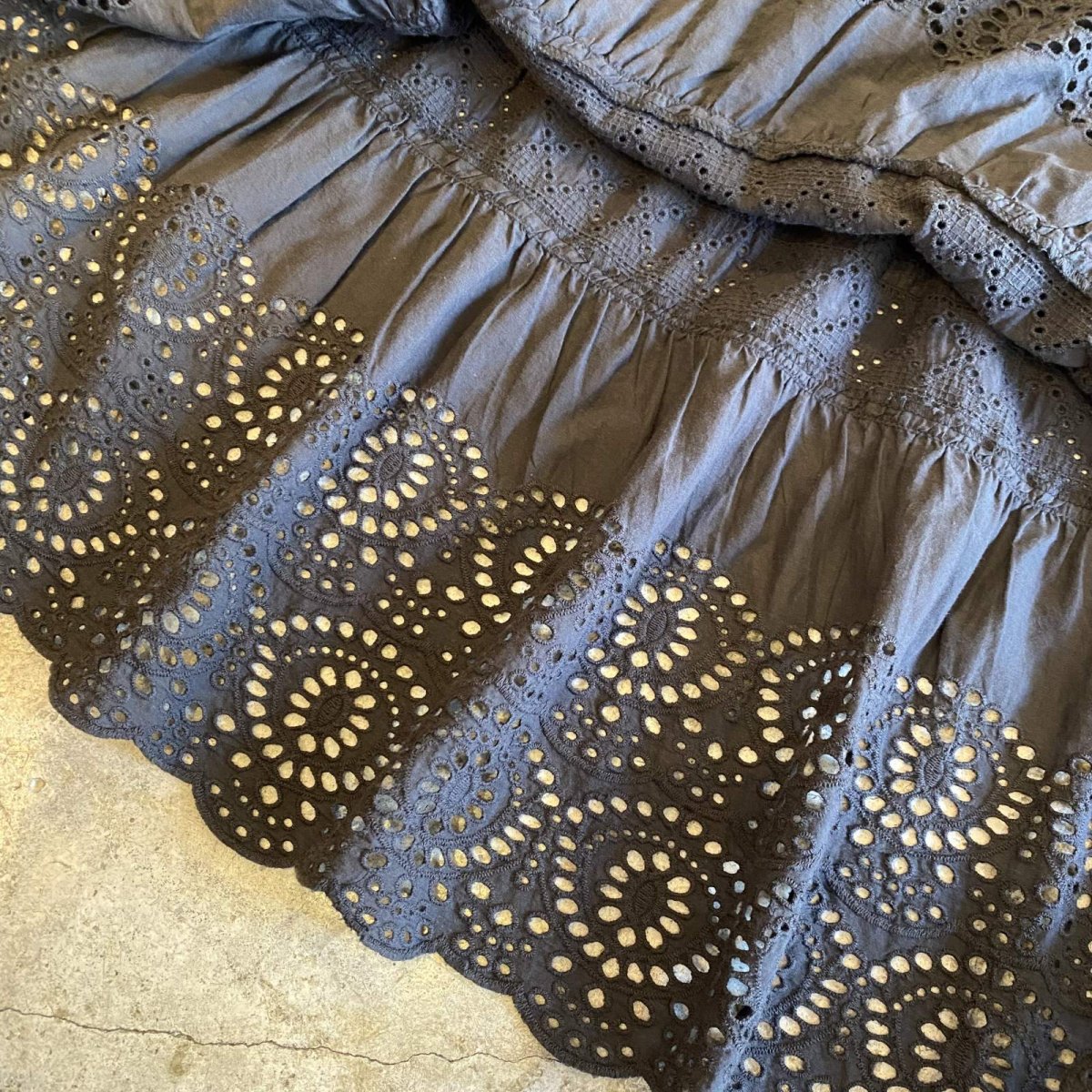 画像6: BLACK COLOR PUNCHING LACE DESIGN FLARE LONG SKIRT / FREE~W30 (6)