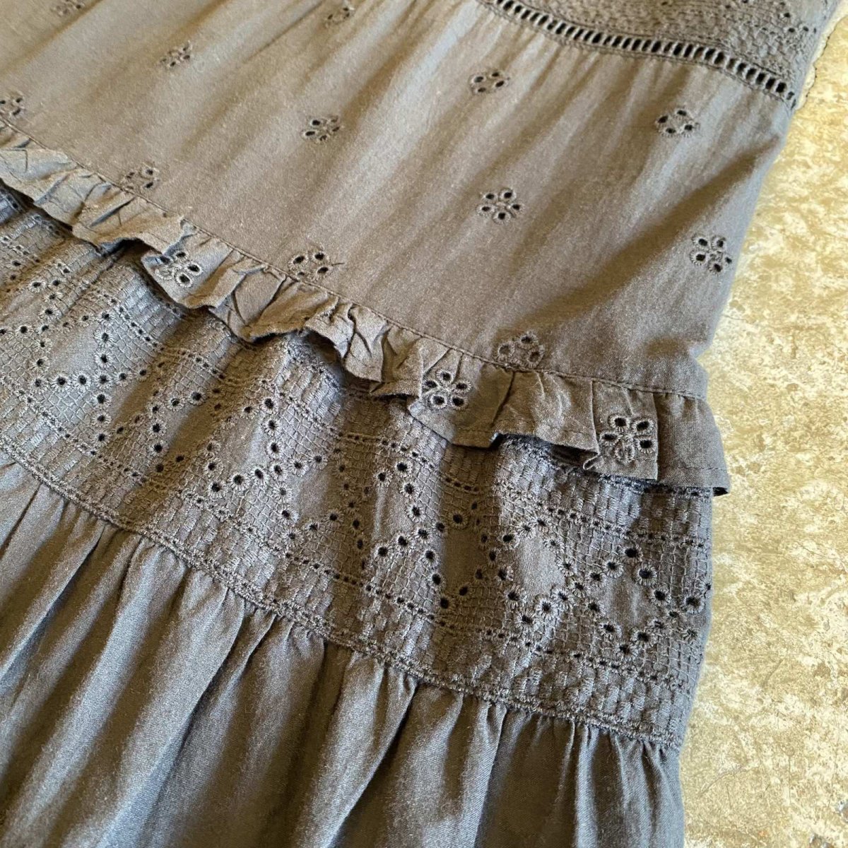 画像5: BLACK COLOR PUNCHING LACE DESIGN FLARE LONG SKIRT / FREE~W30 (5)