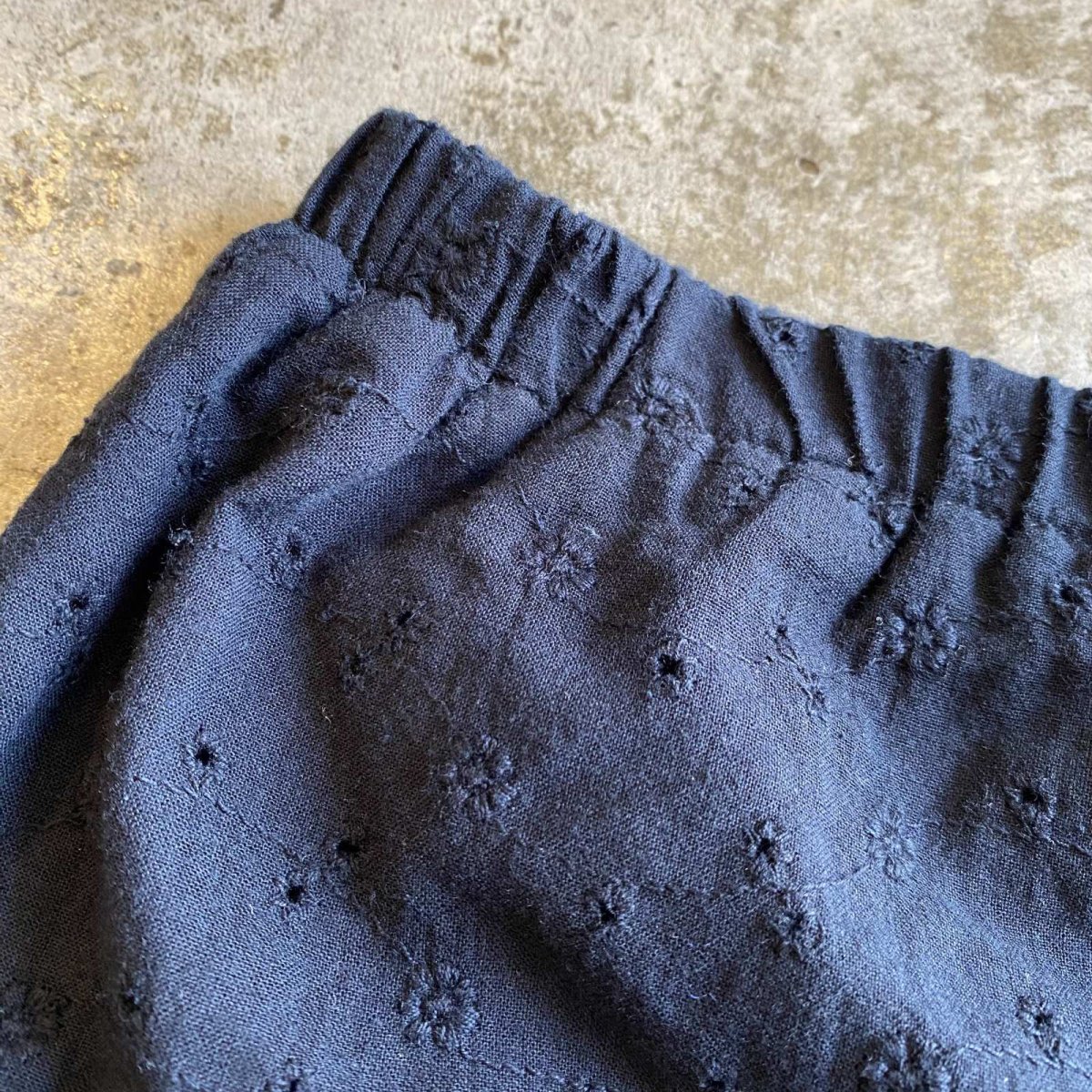 画像4: BLACK COLOR DESIGN TIERED FRILL SHORT PANTS / W24~W33 (4)