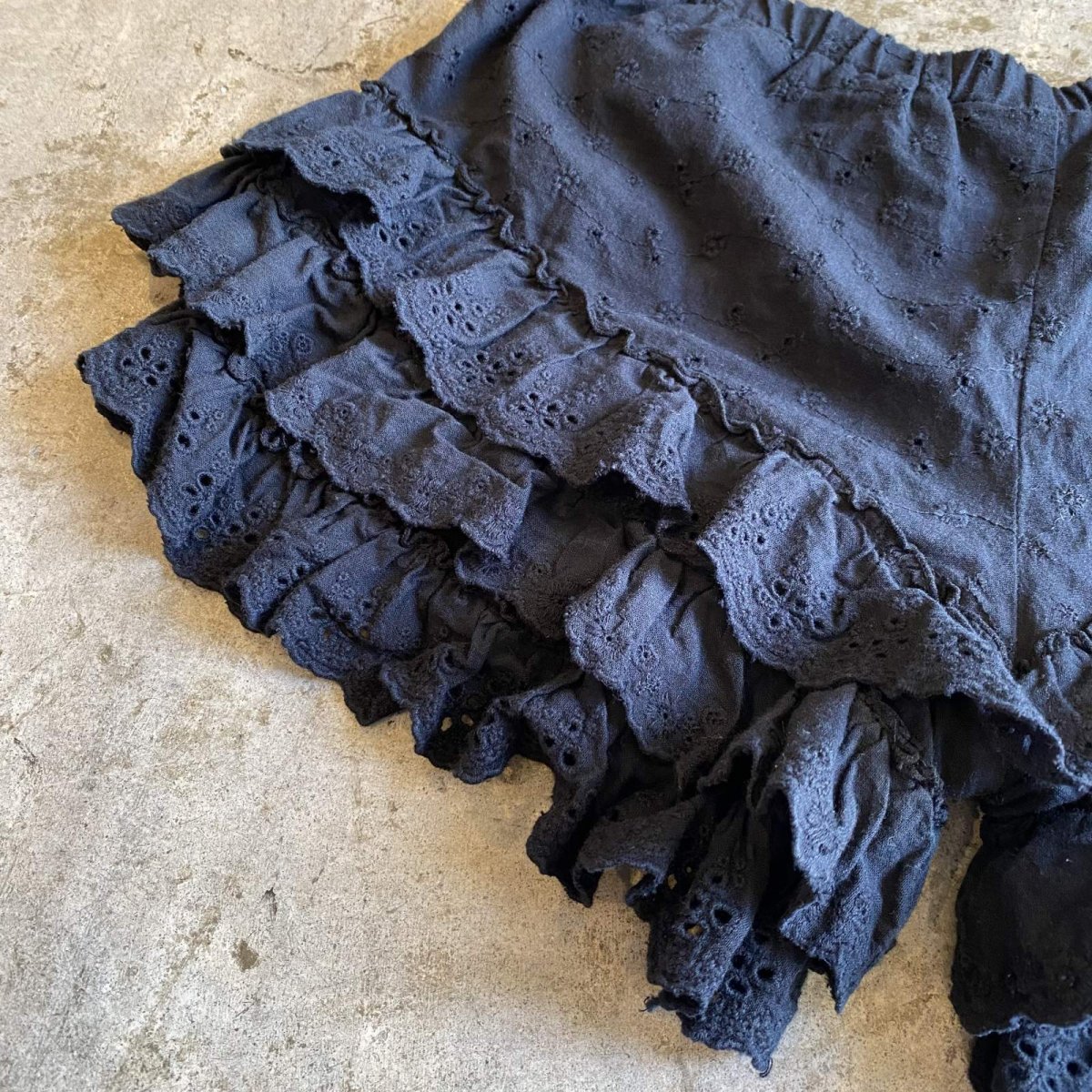 画像5: BLACK COLOR DESIGN TIERED FRILL SHORT PANTS / W24~W33 (5)