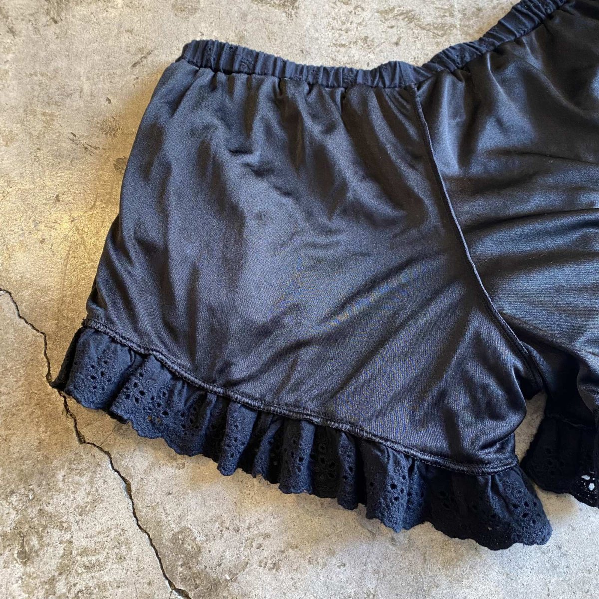 画像8: BLACK COLOR DESIGN TIERED FRILL SHORT PANTS / W24~W33 (8)