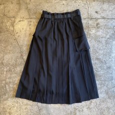 画像2: 【WONDERGROUND】FRONT SLIT ZIPPER DESIGN PLEATS SKIRT / OS (2)