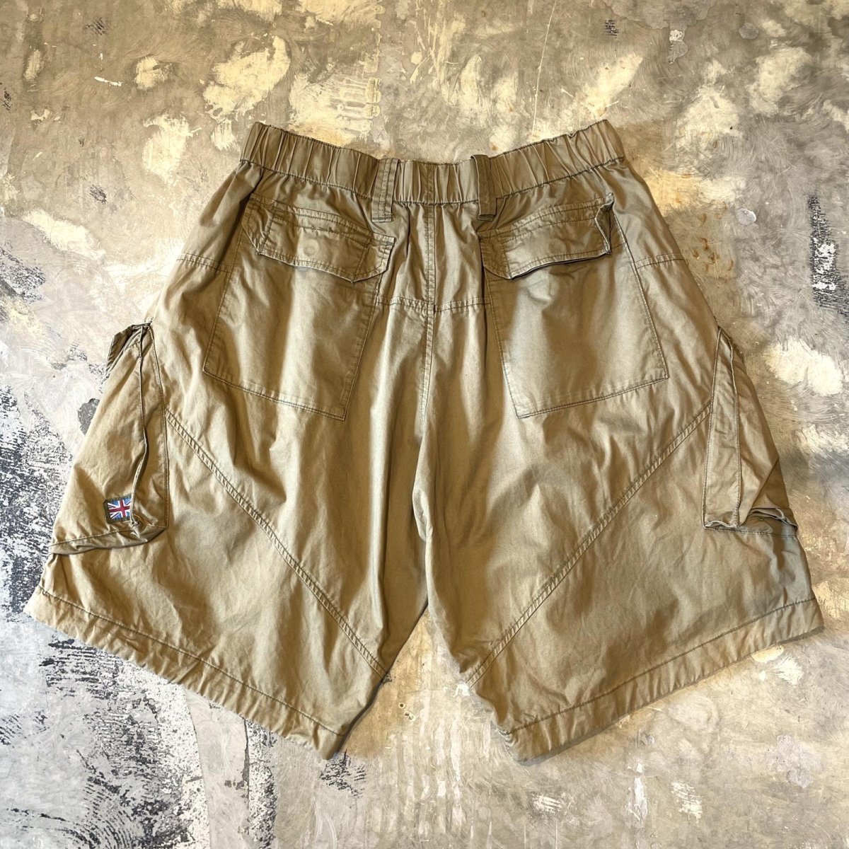 画像2: UK KAHKI COLOR CARGO STYLE SHORTS / ~W38 (2)