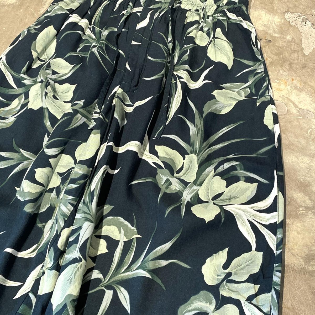 画像4: ALL OVER BOTANICAL PATTERN WIDE SILHOUETTE PANTS / ~W35 (4)