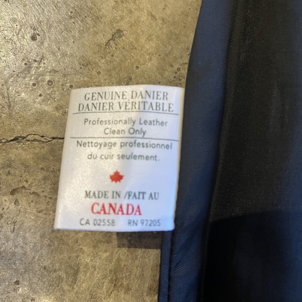 画像12: POINT SLIT DESIGN LEATHER LONG SKIRT / W25(6) / MADE IN CANADA (12)