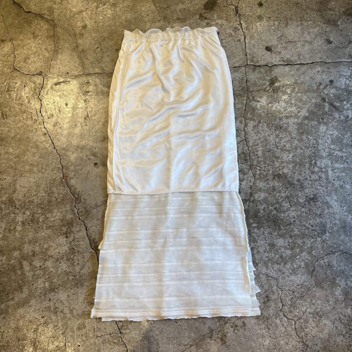 画像3: WHITE COLOR WAVE MESH TIERED DESIGN LONG SKIRT / W25~32 (3)