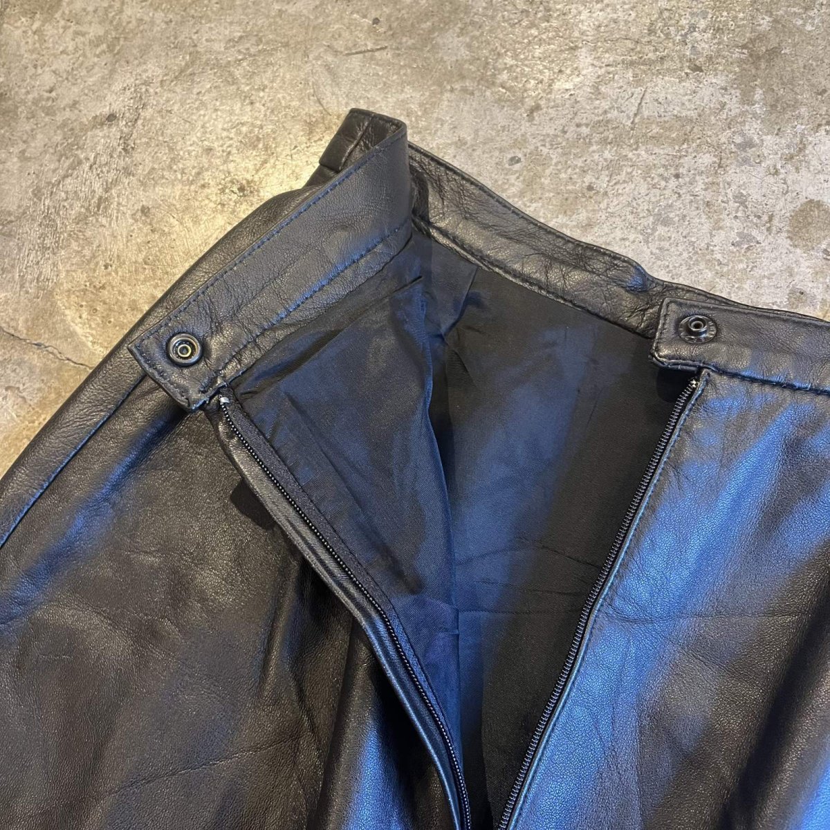 画像10: POINT SLIT DESIGN LEATHER LONG SKIRT / W25(6) / MADE IN CANADA (10)