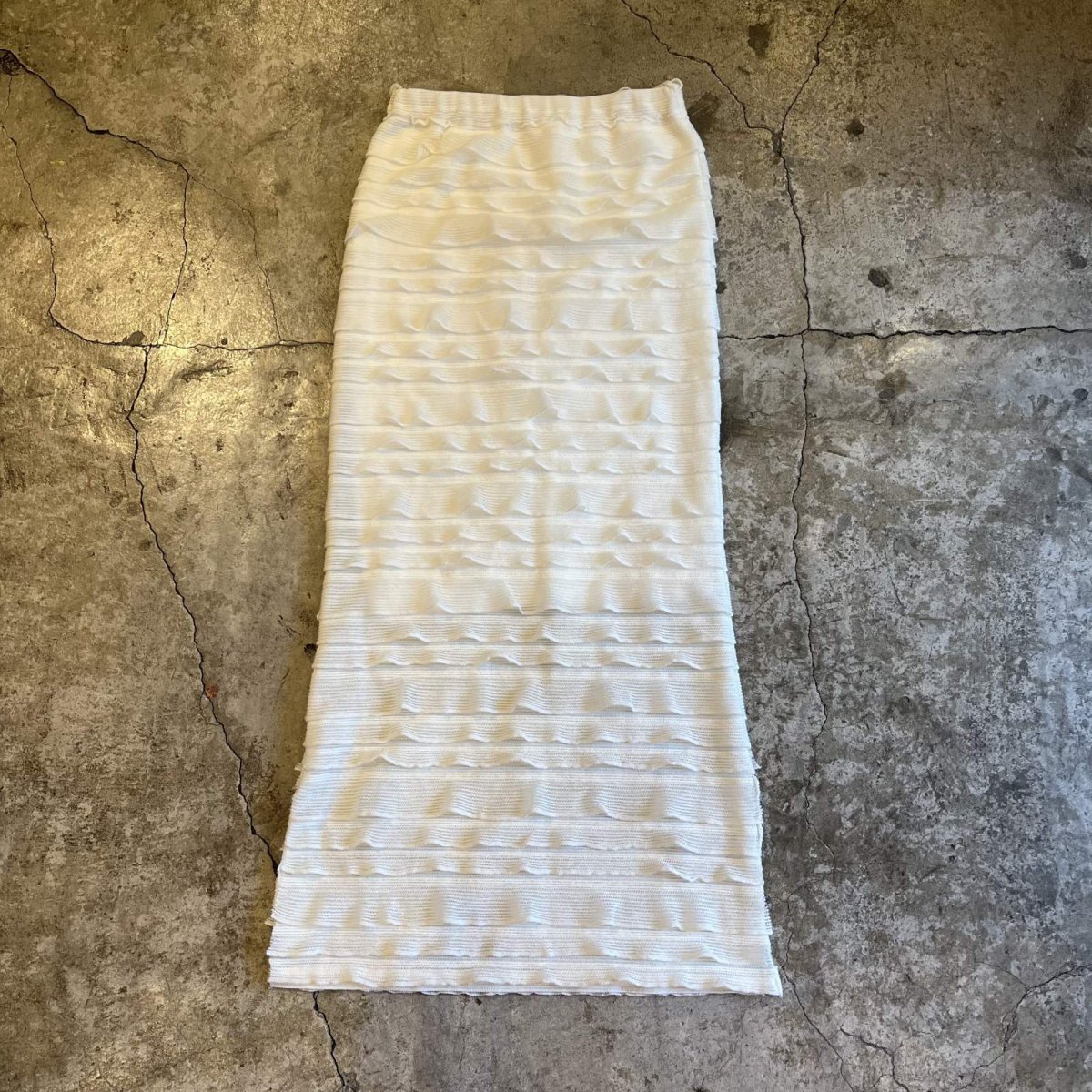 画像1: WHITE COLOR WAVE MESH TIERED DESIGN LONG SKIRT / W25~32 (1)