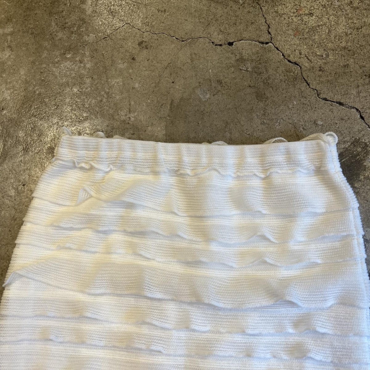 画像8: WHITE COLOR WAVE MESH TIERED DESIGN LONG SKIRT / W25~32 (8)