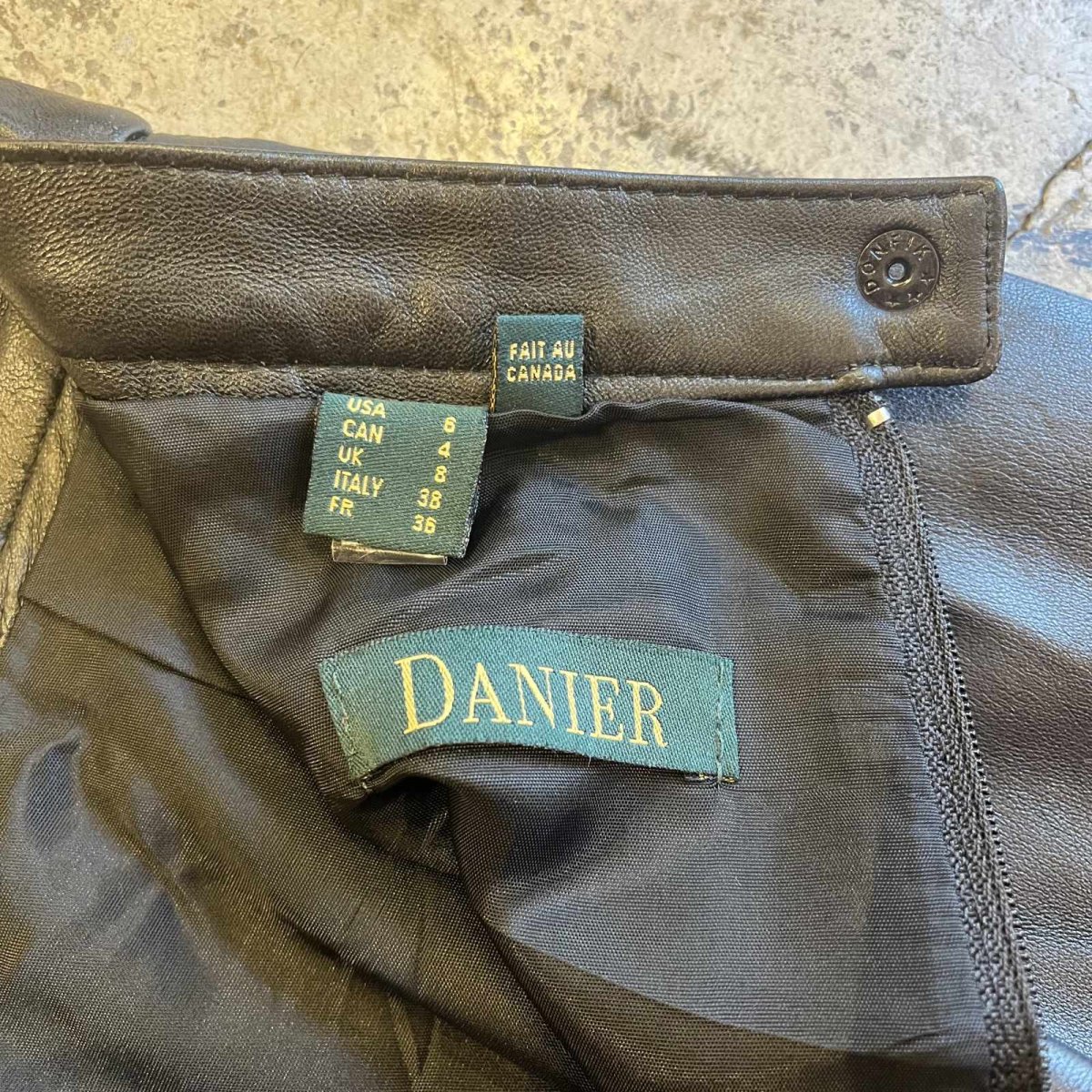 画像11: POINT SLIT DESIGN LEATHER LONG SKIRT / W25(6) / MADE IN CANADA (11)