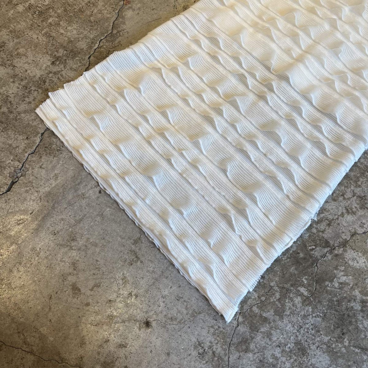 画像6: WHITE COLOR WAVE MESH TIERED DESIGN LONG SKIRT / W25~32 (6)