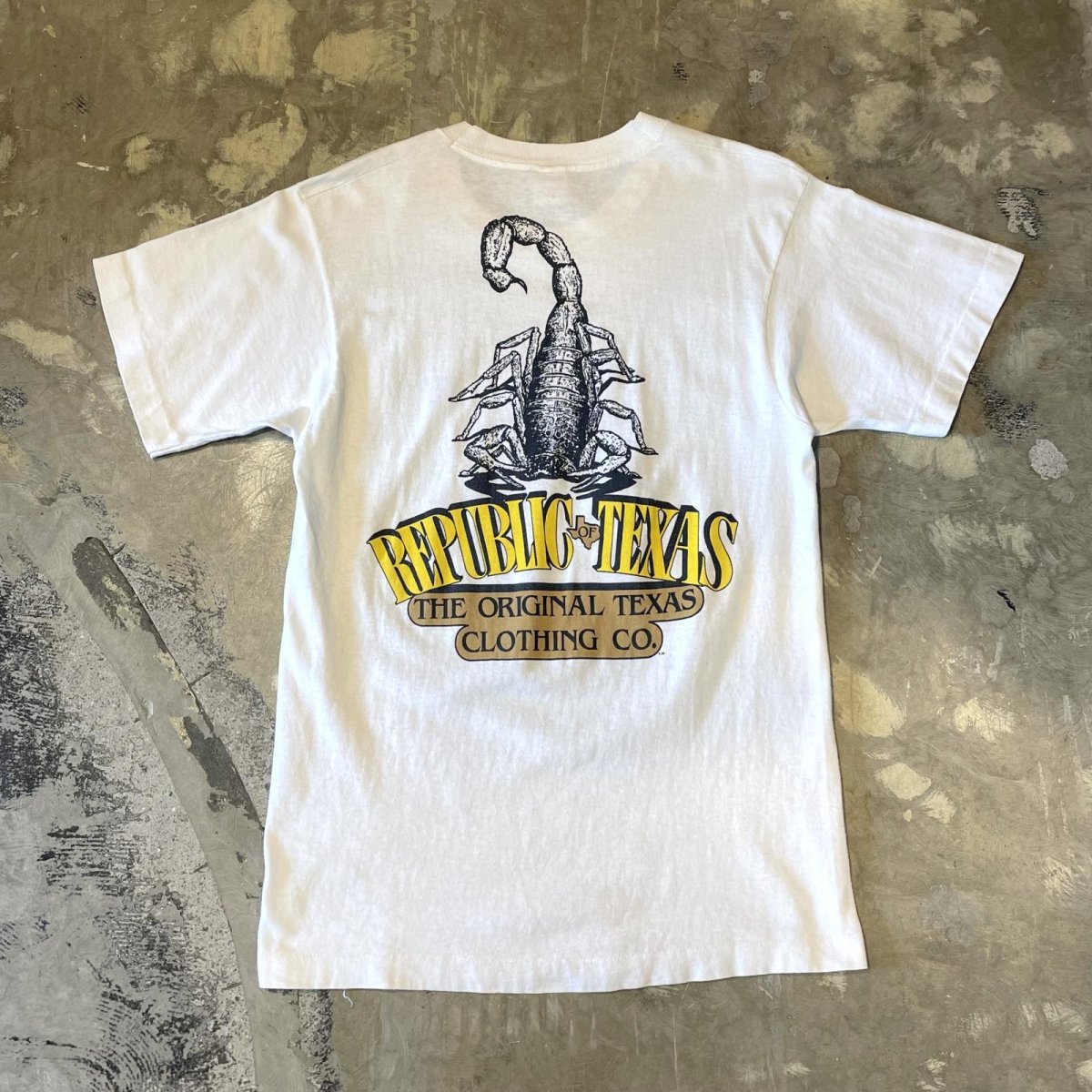 画像1: 90's BACK SCOPION PRINTED S/S TEE / Mens M / MADE IN USA (1)