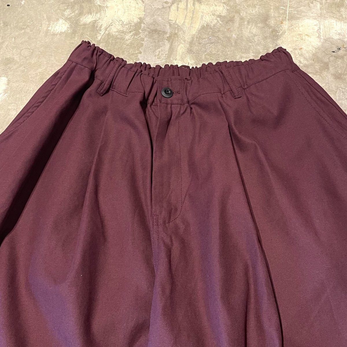 画像10: 【WONDERGROUND】KNEE TUCK COLOR COTTON WIDE PANTS / BURGUNDY / OS (10)
