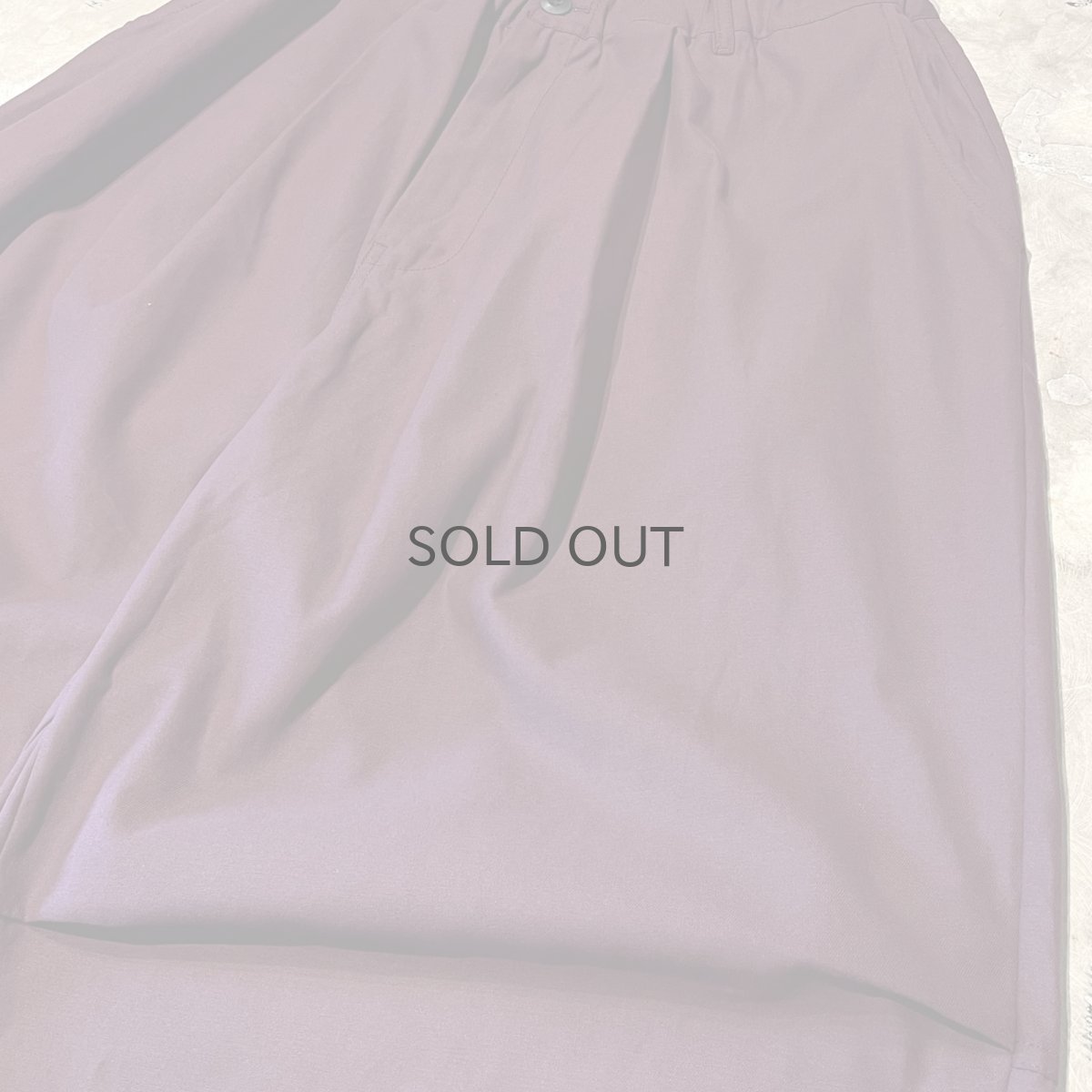 画像4: 【WONDERGROUND】KNEE TUCK COLOR COTTON WIDE PANTS / BURGUNDY / OS (4)
