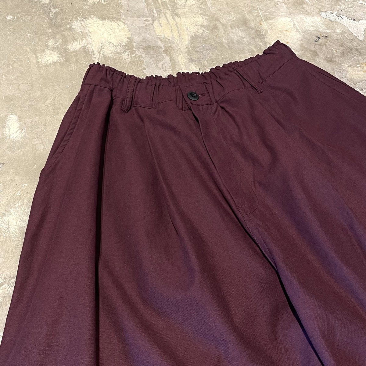 画像3: 【WONDERGROUND】KNEE TUCK COLOR COTTON WIDE PANTS / BURGUNDY / OS (3)
