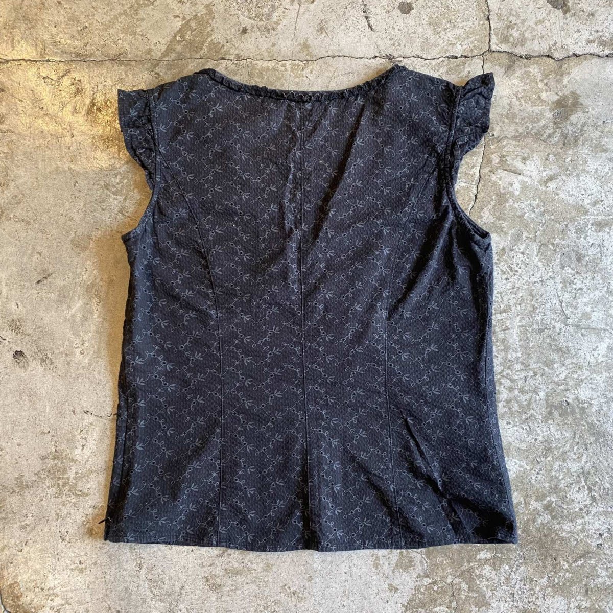 画像2: FLORAL EMBROIDERY PUNCHING FRILL DESIGN N/S TOPS / Ladies M (2)