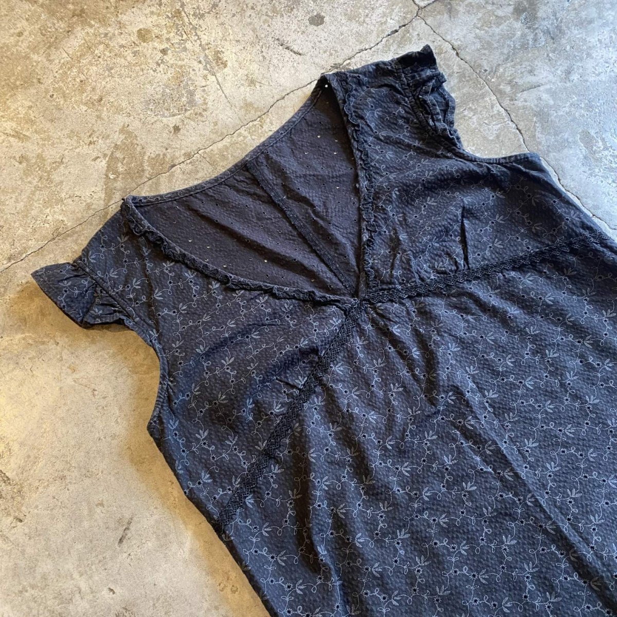 画像3: FLORAL EMBROIDERY PUNCHING FRILL DESIGN N/S TOPS / Ladies M (3)