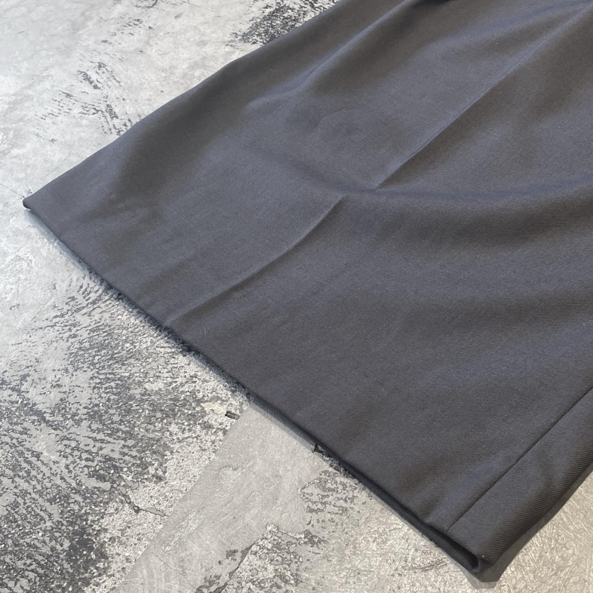 画像8: 【WONDERGROUND】DESIGN TUCK WIDE SILHOUETTE BELTED SLACKS / GREY / OS (8)