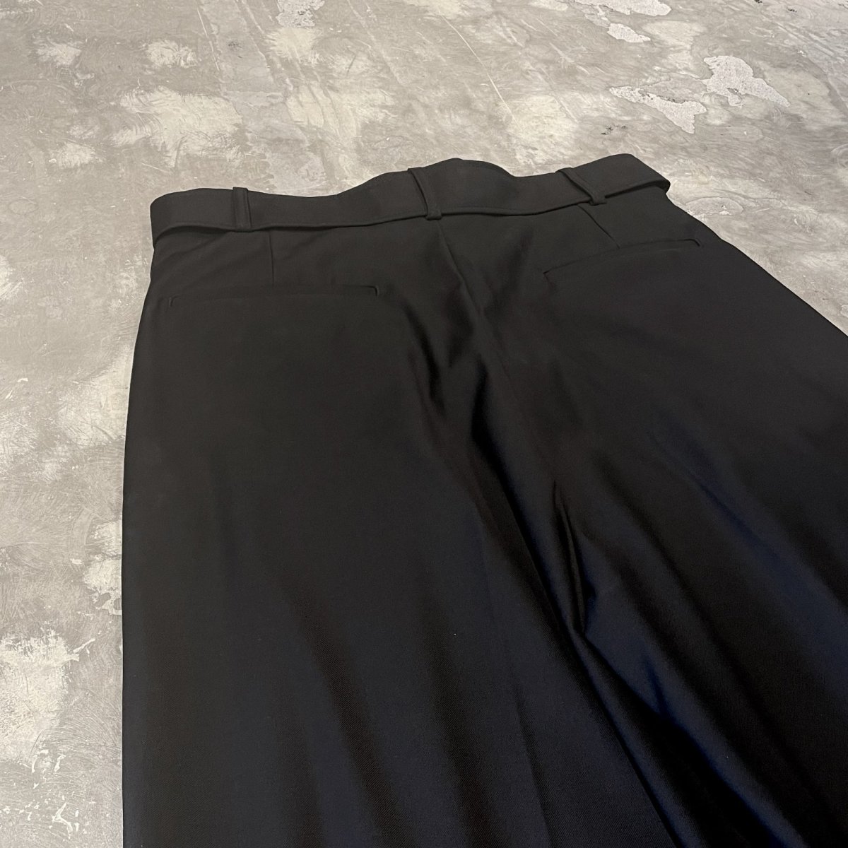 画像9: 【WONDERGROUND】DESIGN TUCK WIDE SILHOUETTE BELTED SLACKS / BLACK / OS (9)