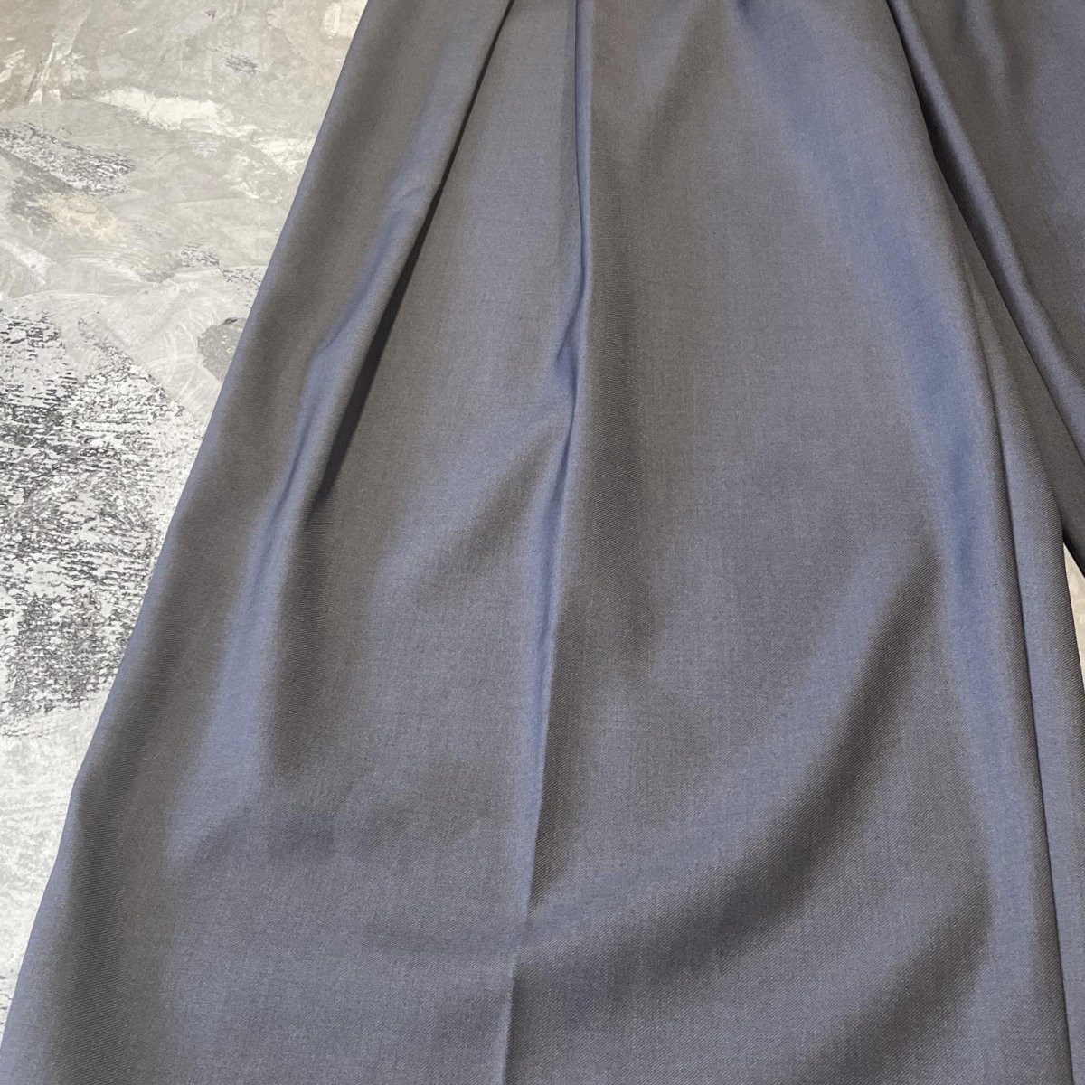 画像7: 【WONDERGROUND】DESIGN TUCK WIDE SILHOUETTE BELTED SLACKS / GREY / OS (7)