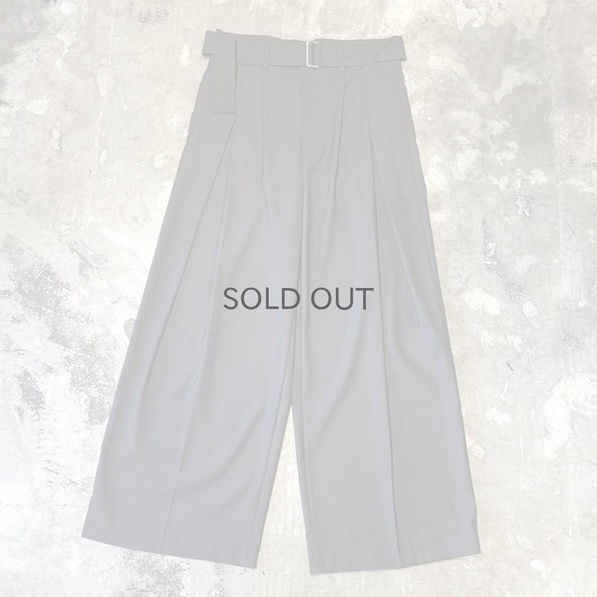 画像1: 【WONDERGROUND】DESIGN TUCK WIDE SILHOUETTE BELTED SLACKS / GRAY / OS (1)