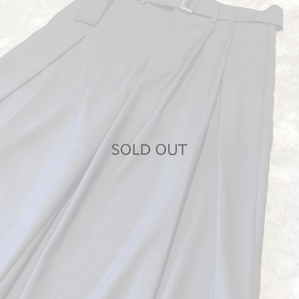 画像4: 【WONDERGROUND】DESIGN TUCK WIDE SILHOUETTE BELTED SLACKS / GRAY / OS (4)